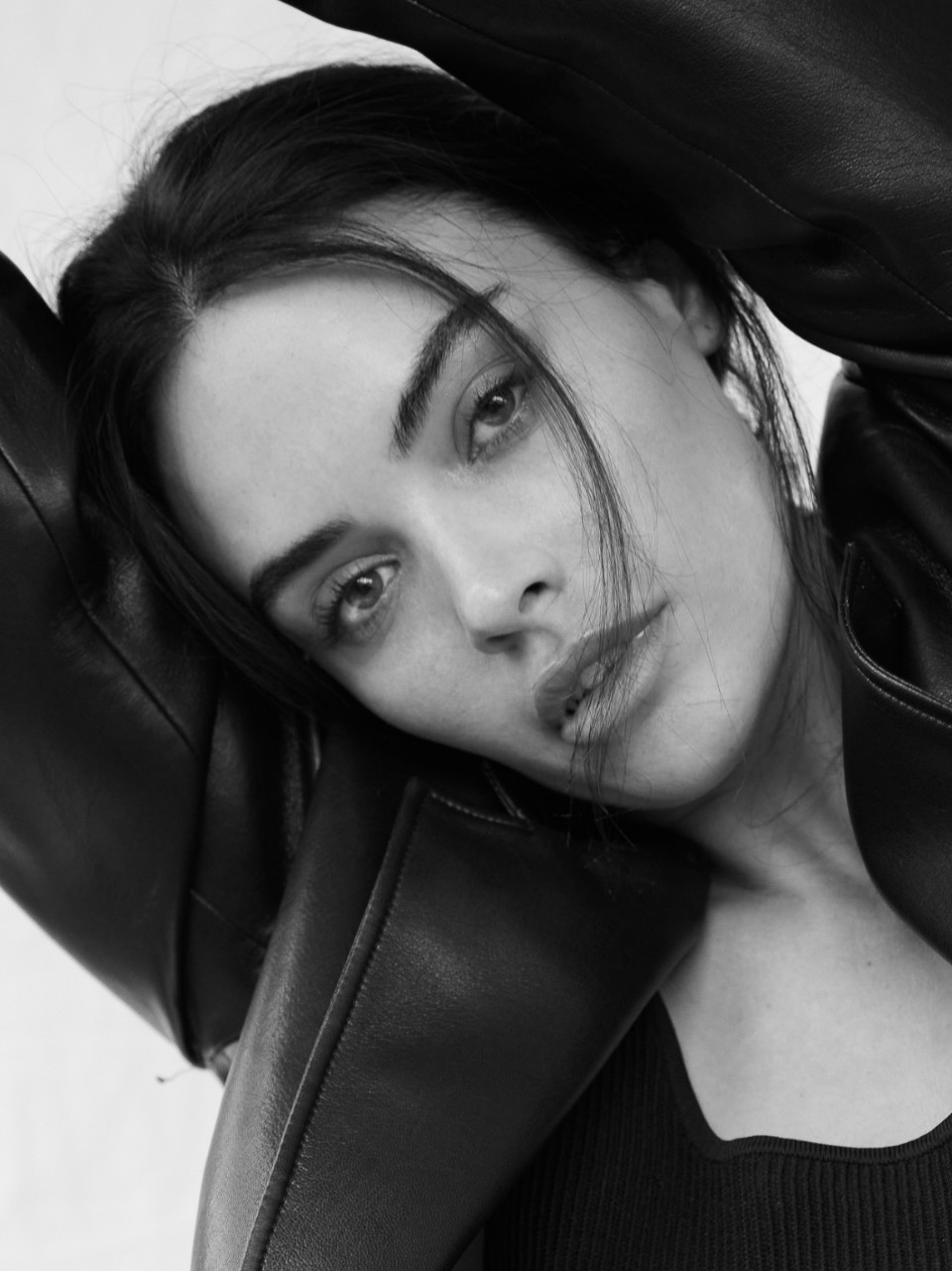 Leggy Models Monika Cozlin and Yari Vanessaa Perfect Fit for Curva Concepts  Wheels @monikacozlin, image size:960x1281